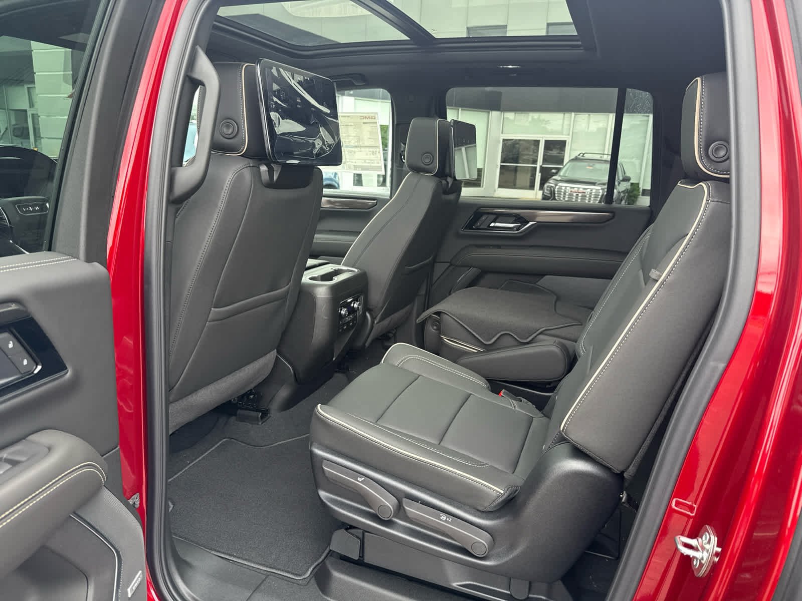 New 2026 GMC Yukon XL Elevation w/ Elevation Premium Package AWD/4WD image 22