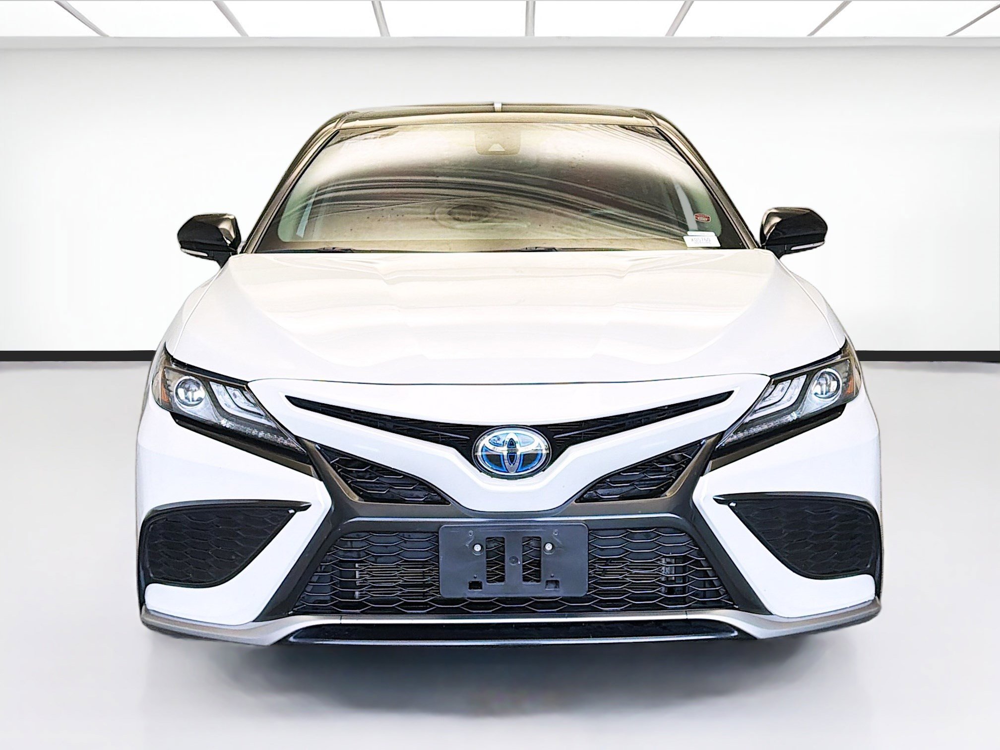 Used 2021 Toyota Camry XSE image 2