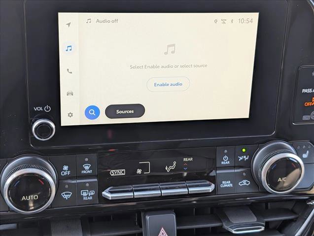 Used 2025 Toyota Highlander XLE image 13