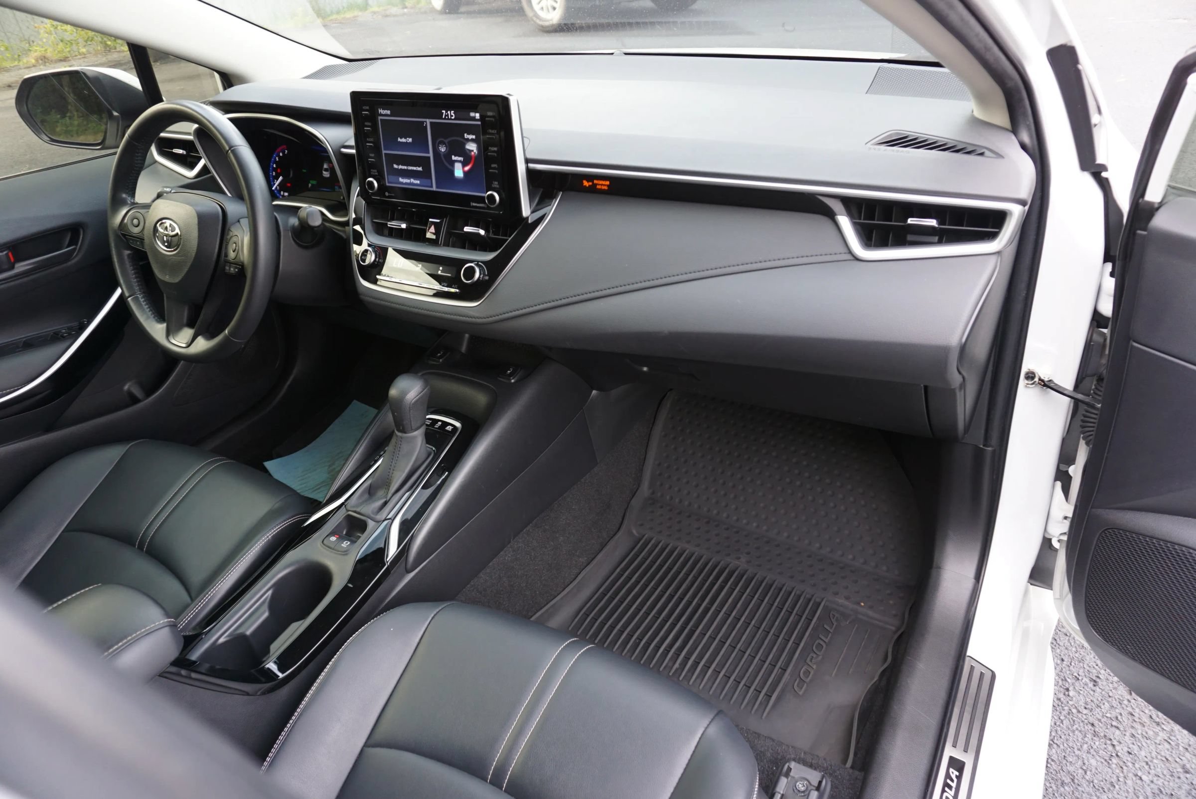 Used 2022 Toyota Corolla LE w/ Premium Interior Package FWD image 17
