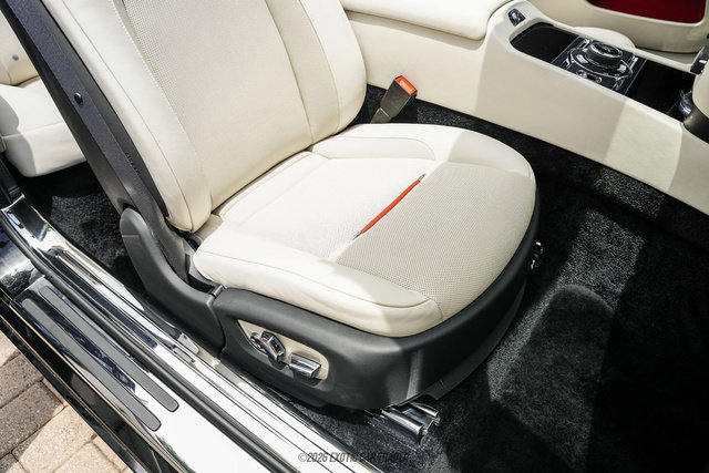 Used 2019 Rolls-Royce Dawn RWD image 34