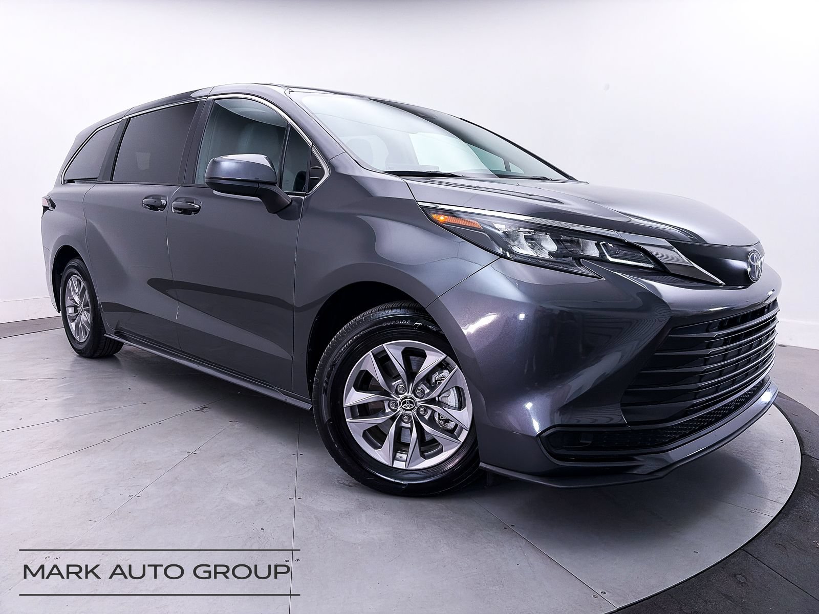 Used 2025 Toyota Sienna LE