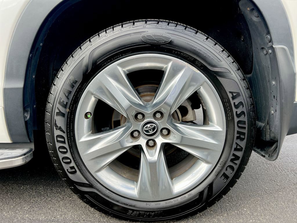 Used 2017 Toyota Highlander Limited image 27