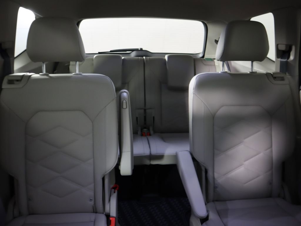 Used 2024 Volkswagen Atlas SE image 32