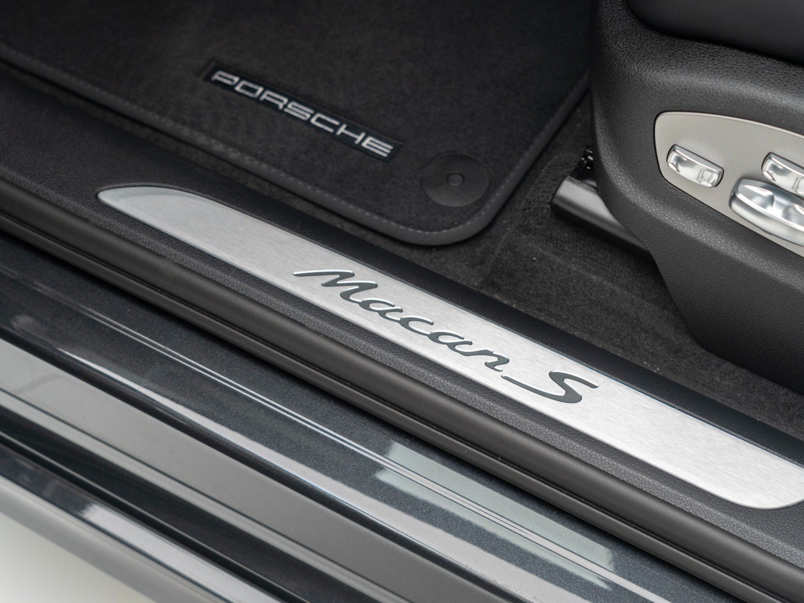New 2026 Porsche Macan S AWD/4WD image 15