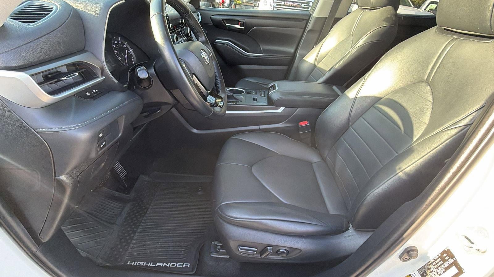 Used 2020 Toyota Highlander XLE image 13