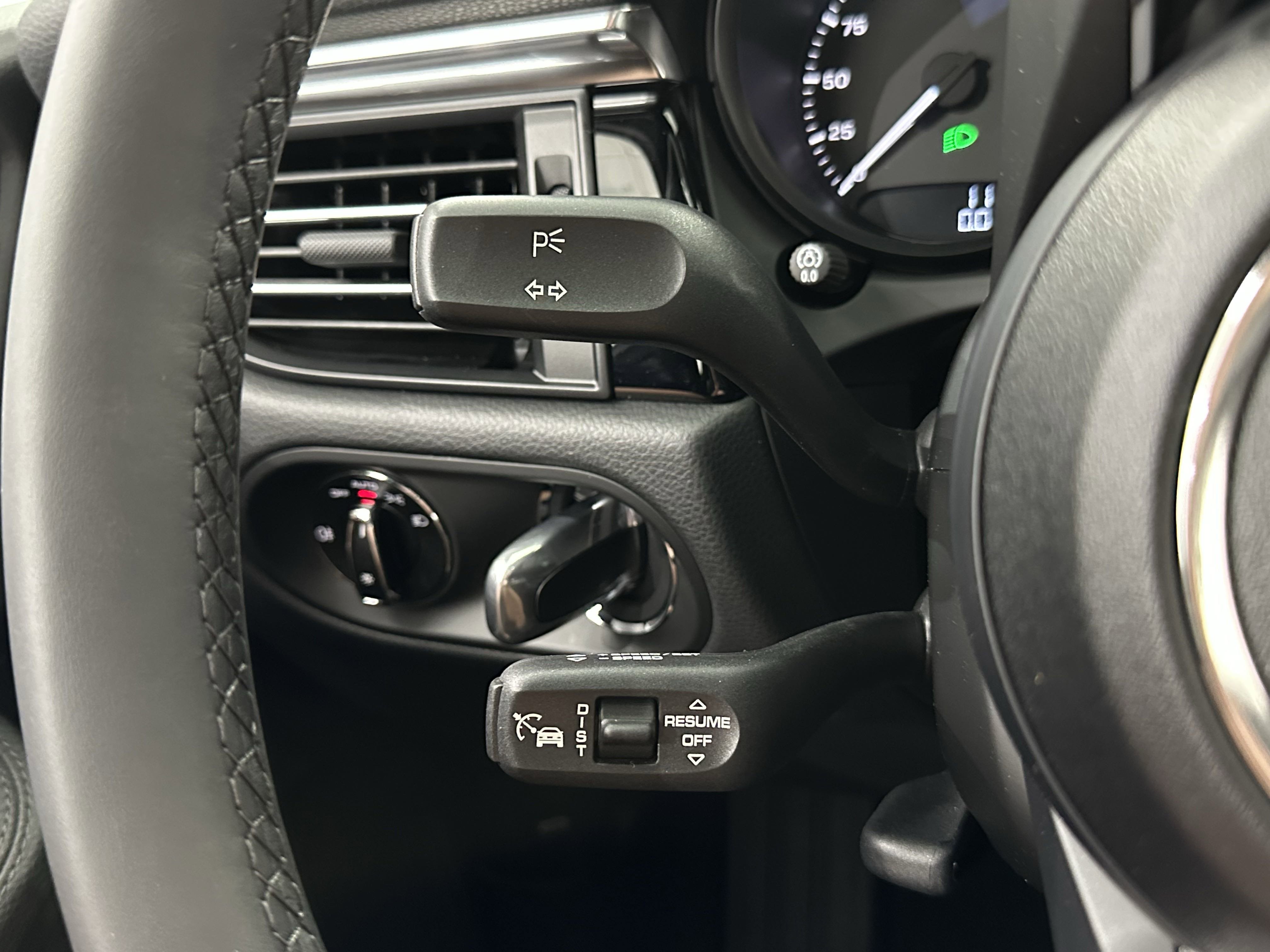 Certified 2025 Porsche Macan image 45