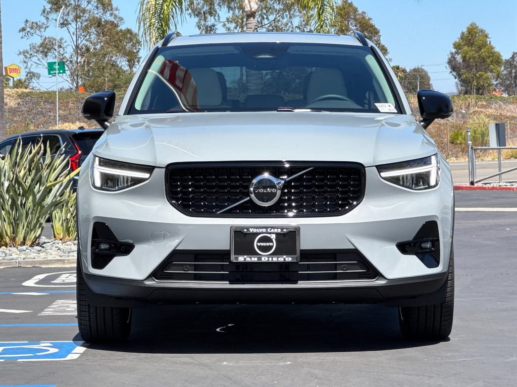 New 2026 Volvo XC40 B5 Plus w/ Protection Package Premier AWD/4WD image 8