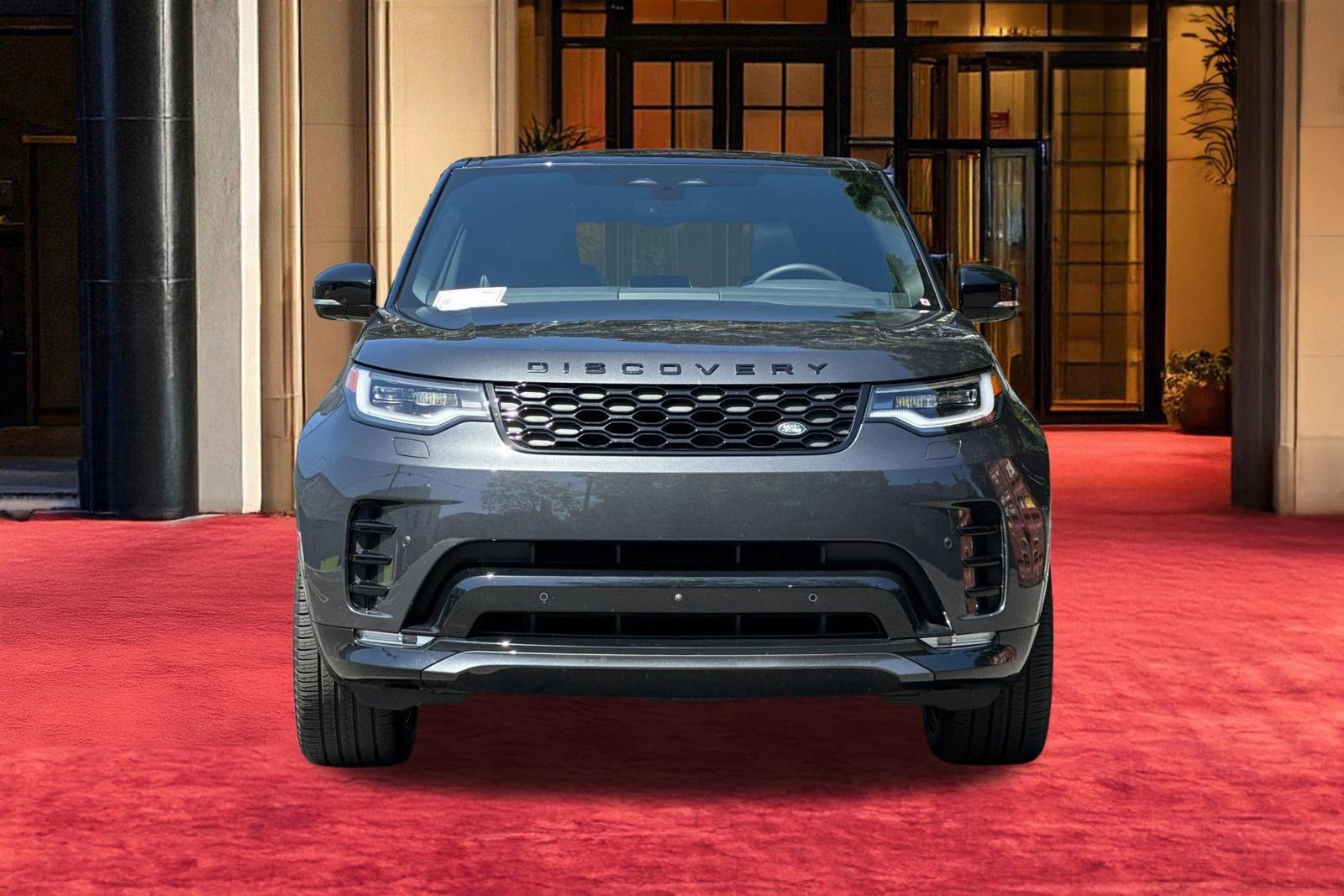 Used 2025 Land Rover Discovery Dynamic SE AWD/4WD image 6