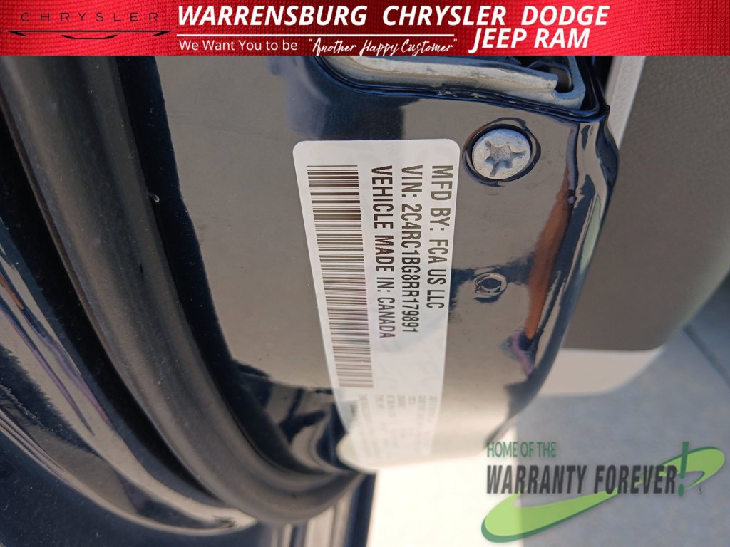 Used 2024 Chrysler Pacifica Touring-L FWD image 11