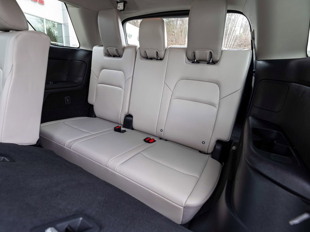 Used 2023 Nissan Pathfinder SL AWD/4WD image 29