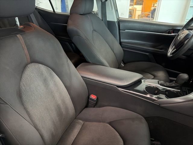 Used 2018 Toyota Camry LE image 30