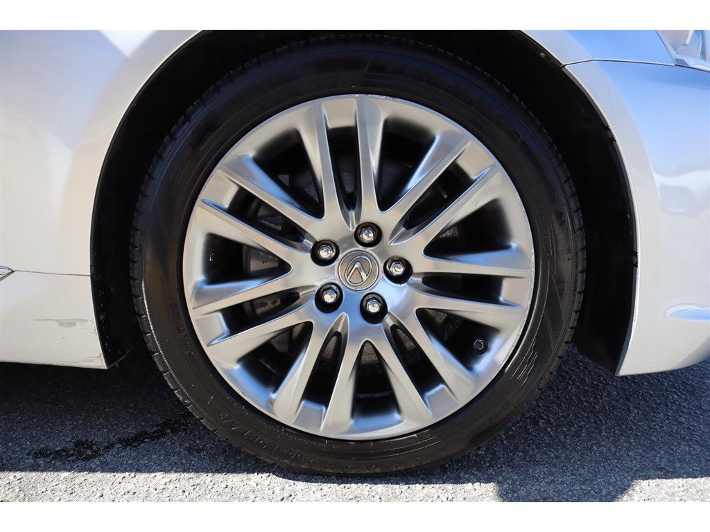 Used 2013 Lexus LS 460 AWD w/ Comfort Pkg image 9