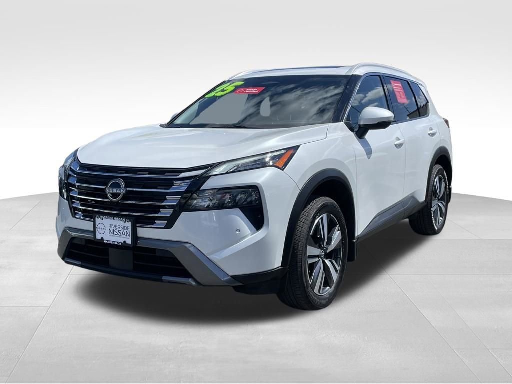 Certified 2025 Nissan Rogue SL w/ Tech Package AWD/4WD image 2