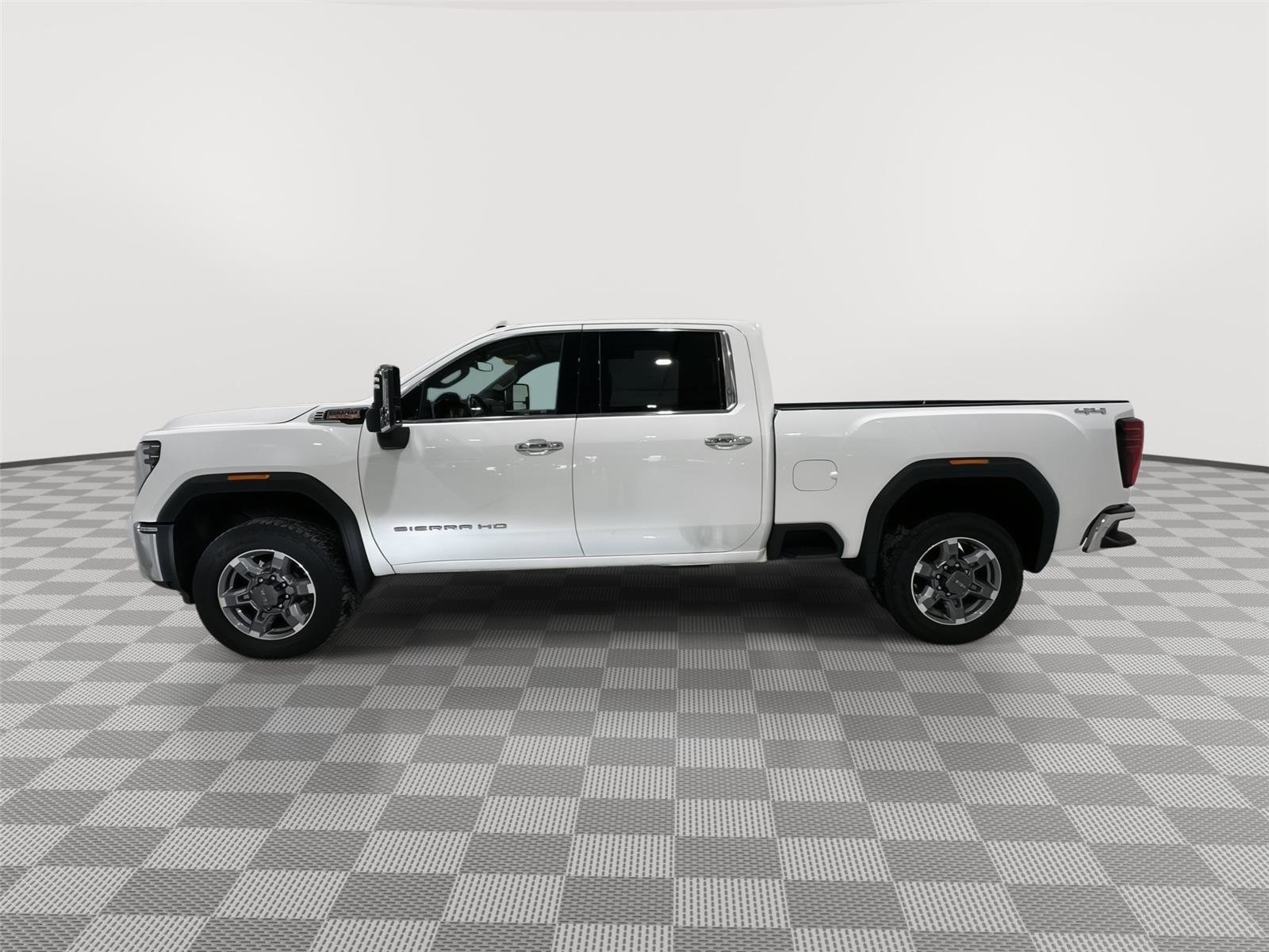 Used 2025 GMC Sierra 2500 SLT w/ SLT Convenience Package AWD/4WD image 2