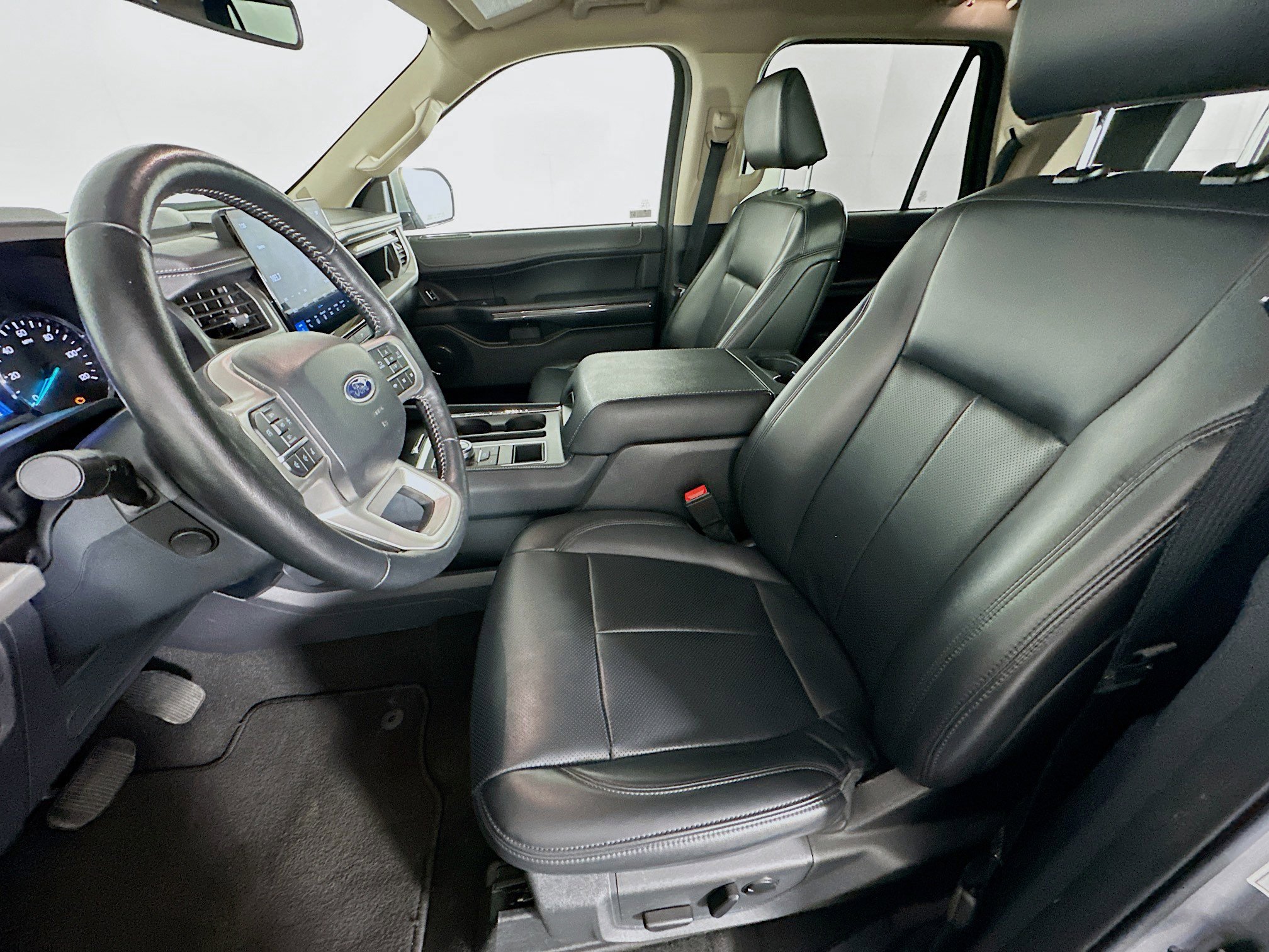Used 2024 Ford Expedition XLT image 13