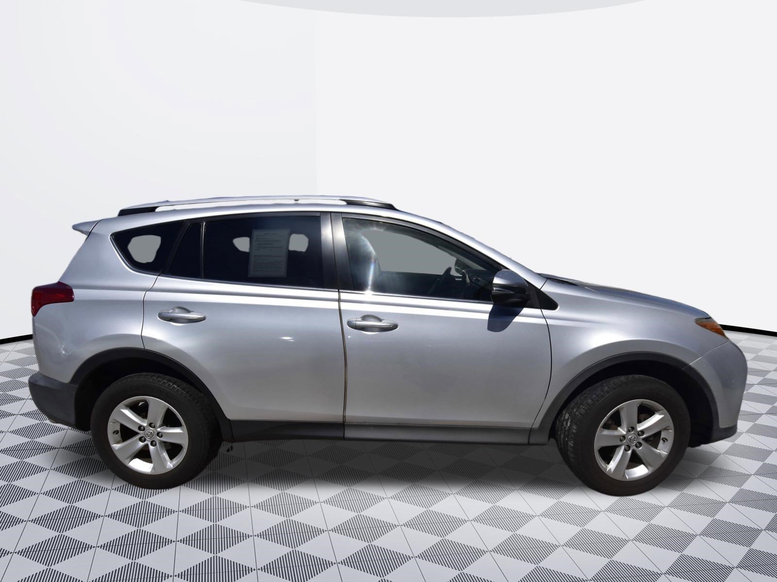 Used 2013 Toyota RAV4 XLE FWD image 7