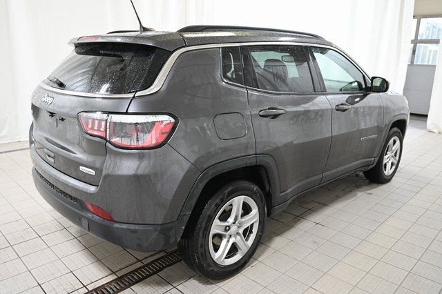 Used 2024 Jeep Compass Latitude image 12