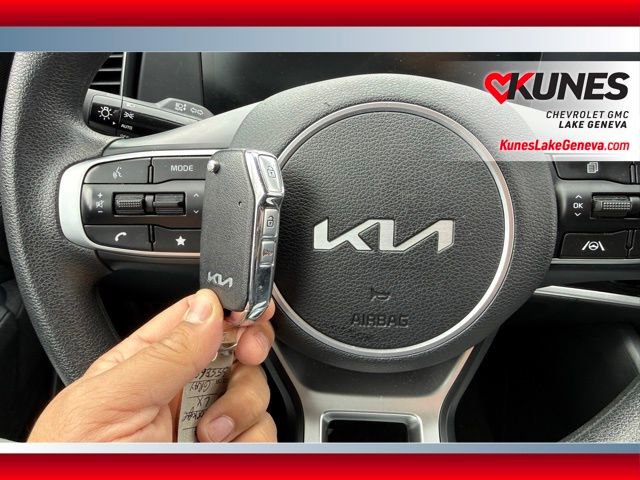 Used 2025 Kia Sportage LX image 40