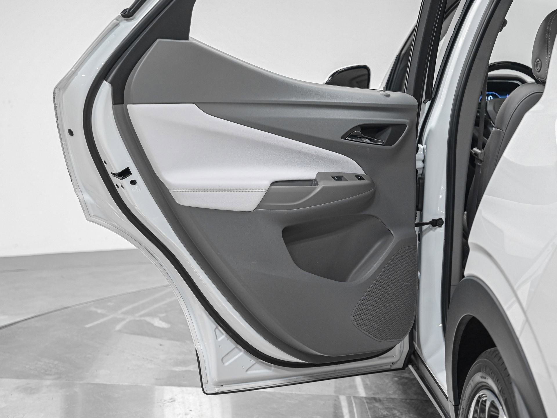 Used 2022 Chevrolet Bolt EUV Premier w/ Sun & Sound Package image 27