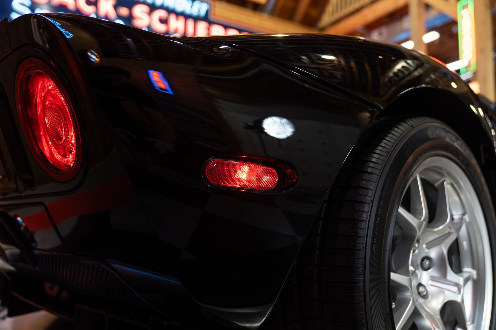 Used 2006 Ford GT image 26