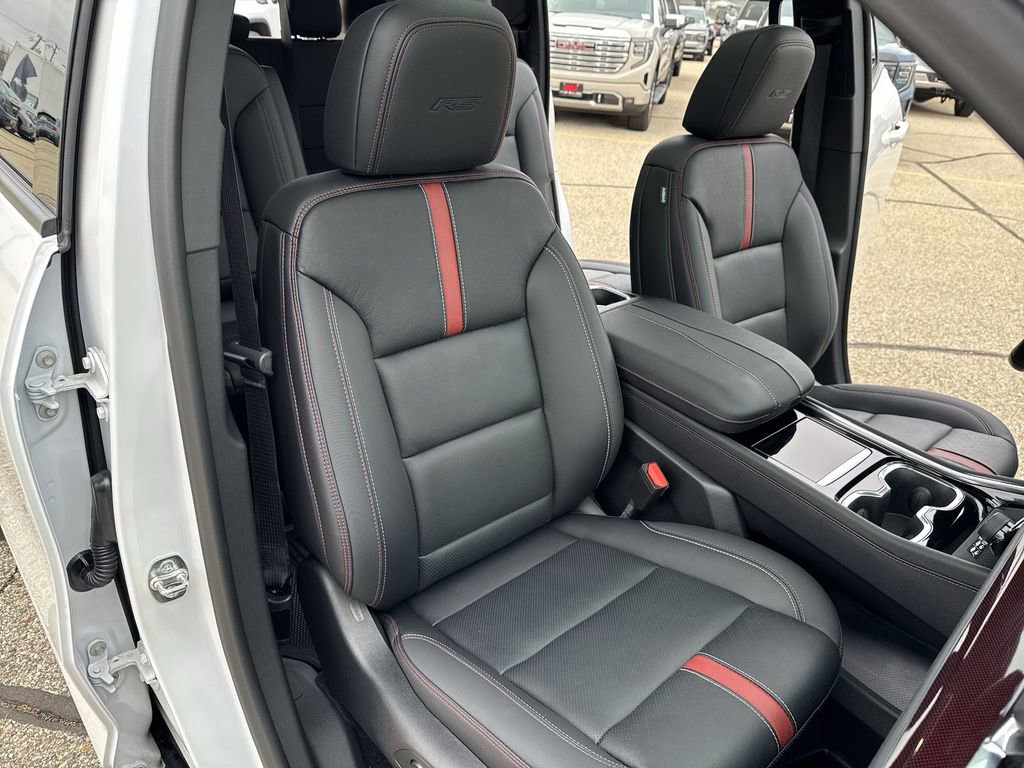 Certified 2025 Chevrolet Traverse RS w/ LPO, Floor Liner Package image 27