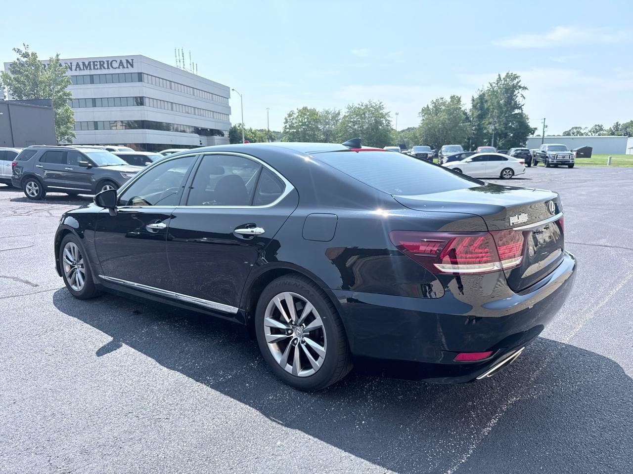 Used 2014 Lexus LS 460 AWD w/ Comfort Package image 3