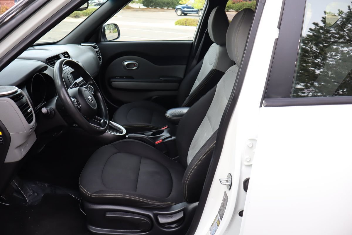 Used 2015 Kia Soul + FWD image 19