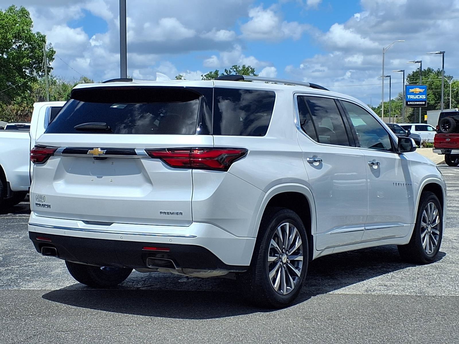 Certified 2023 Chevrolet Traverse Premier FWD image 4