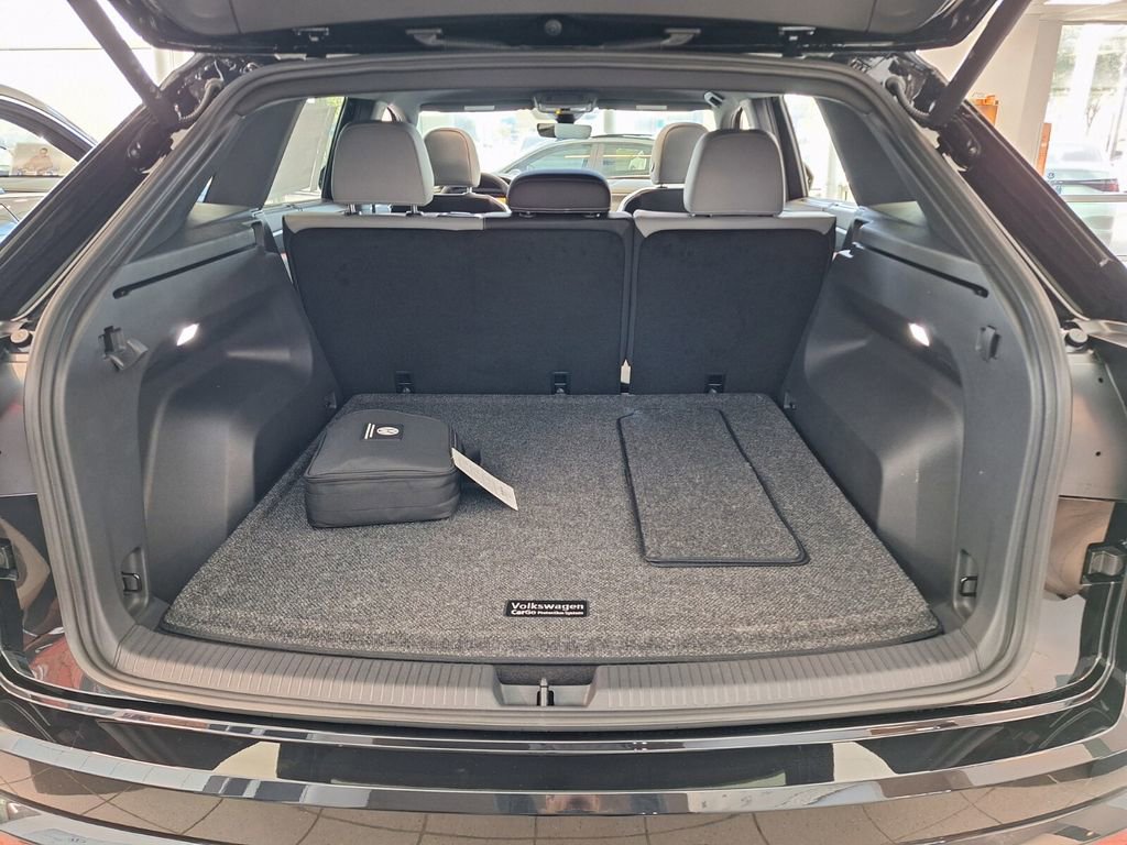 New 2026 Volkswagen Atlas Cross Sport SEL R-Line image 25