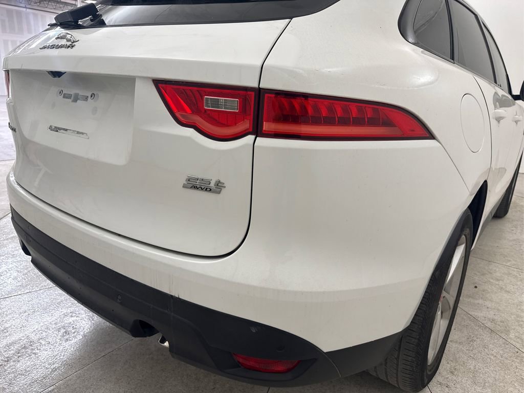 Used 2020 Jaguar F-PACE Premium image 17