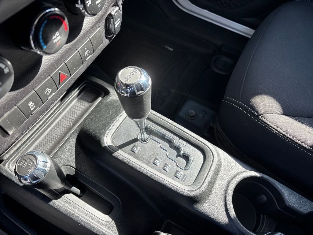 Used 2018 Jeep Wrangler Unlimited Sahara w/ Connectivity Group image 21