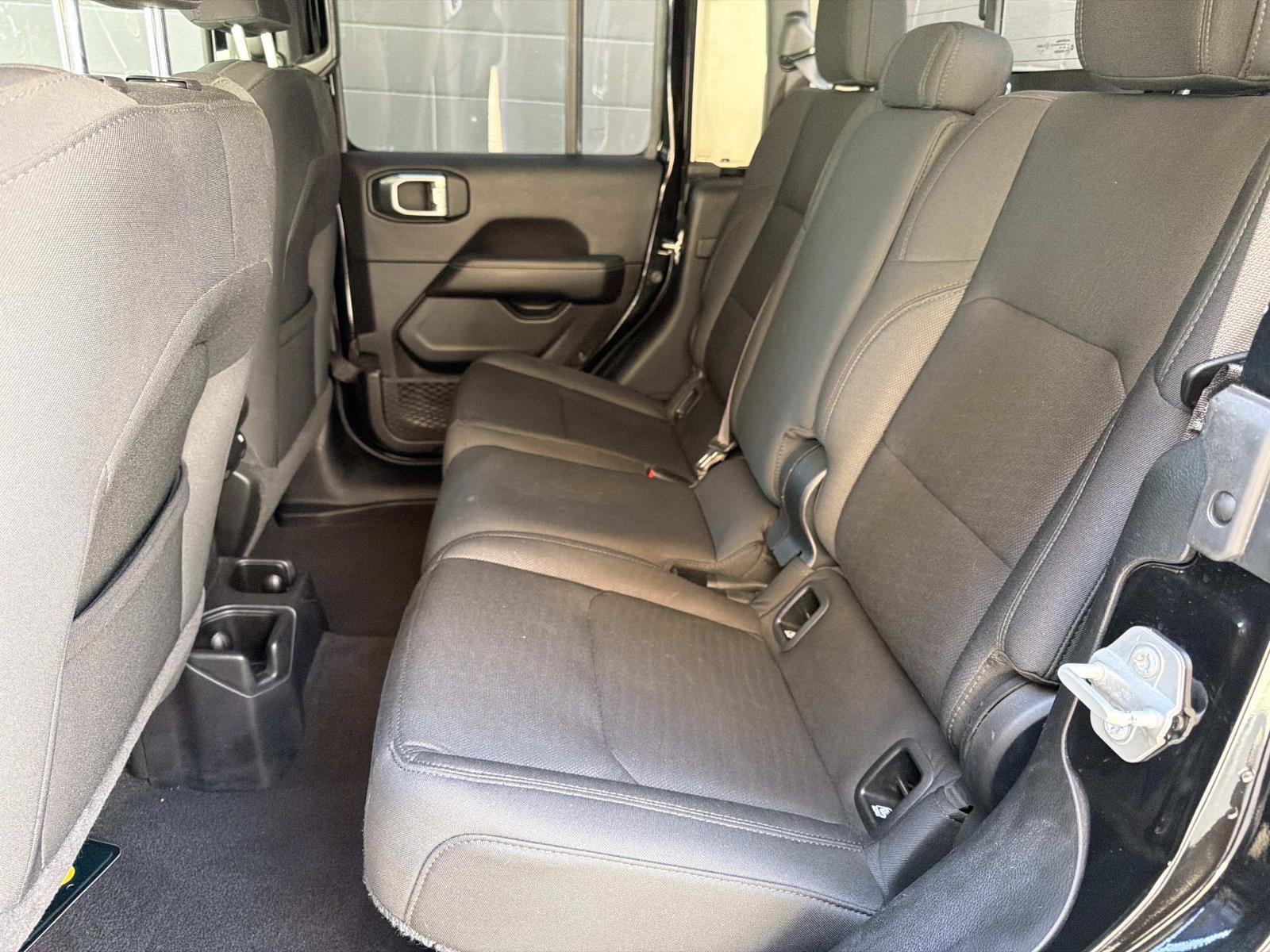 Used 2020 Jeep Gladiator Overland AWD/4WD image 10