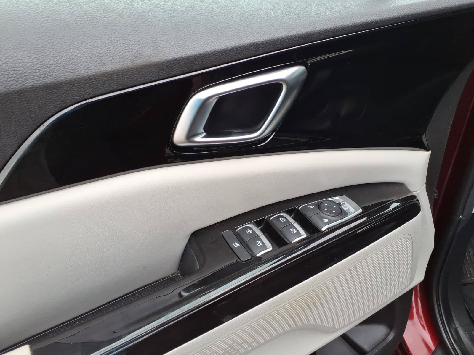 Used 2023 Kia Carnival EX FWD image 12