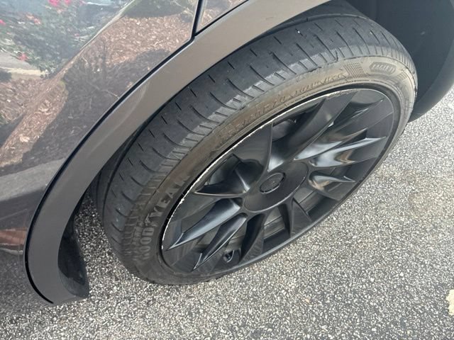 Used 2024 Tesla Model Y Long Range AWD/4WD image 13