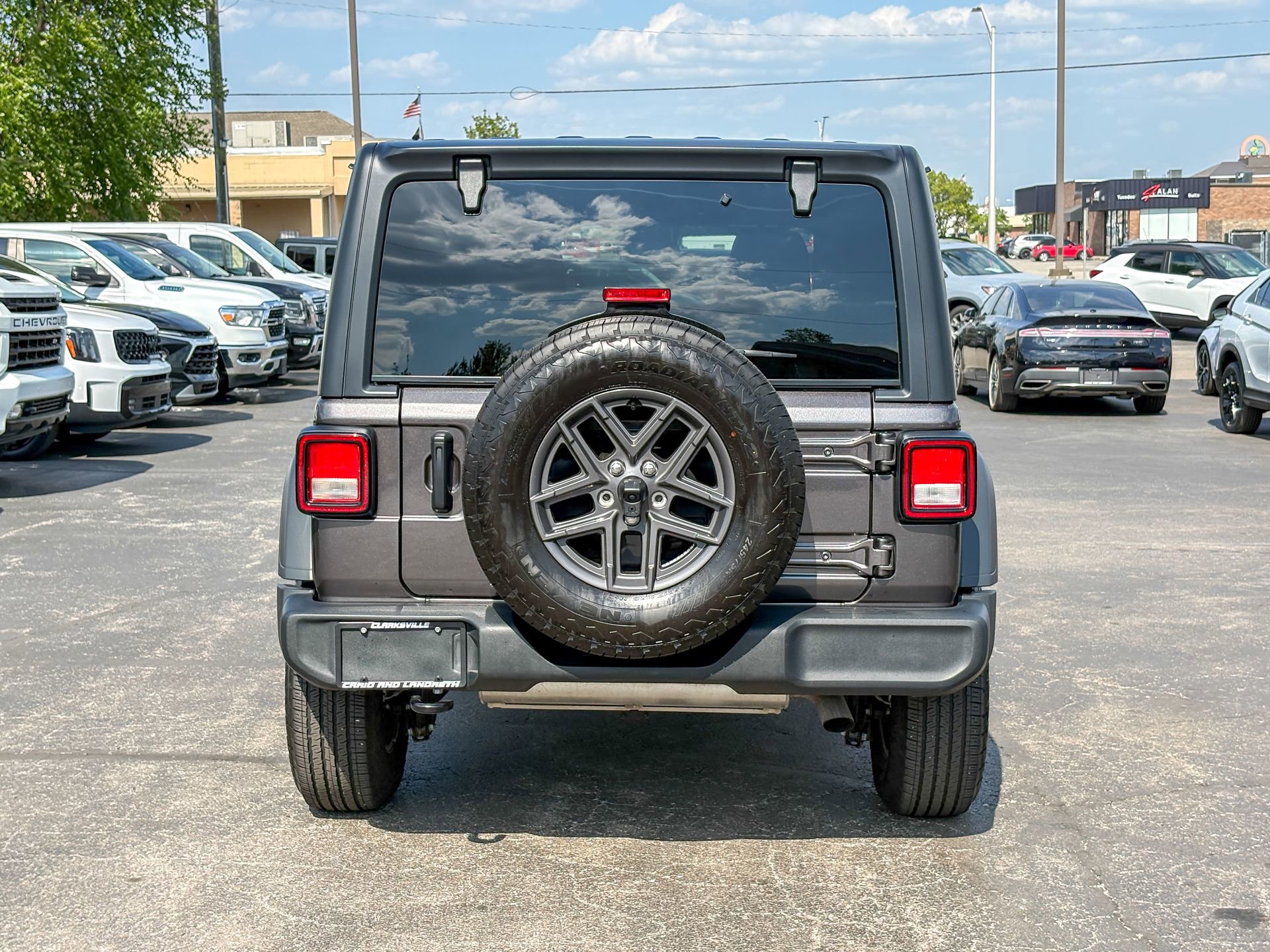Used 2025 Jeep Wrangler Unlimited Sport AWD/4WD image 15