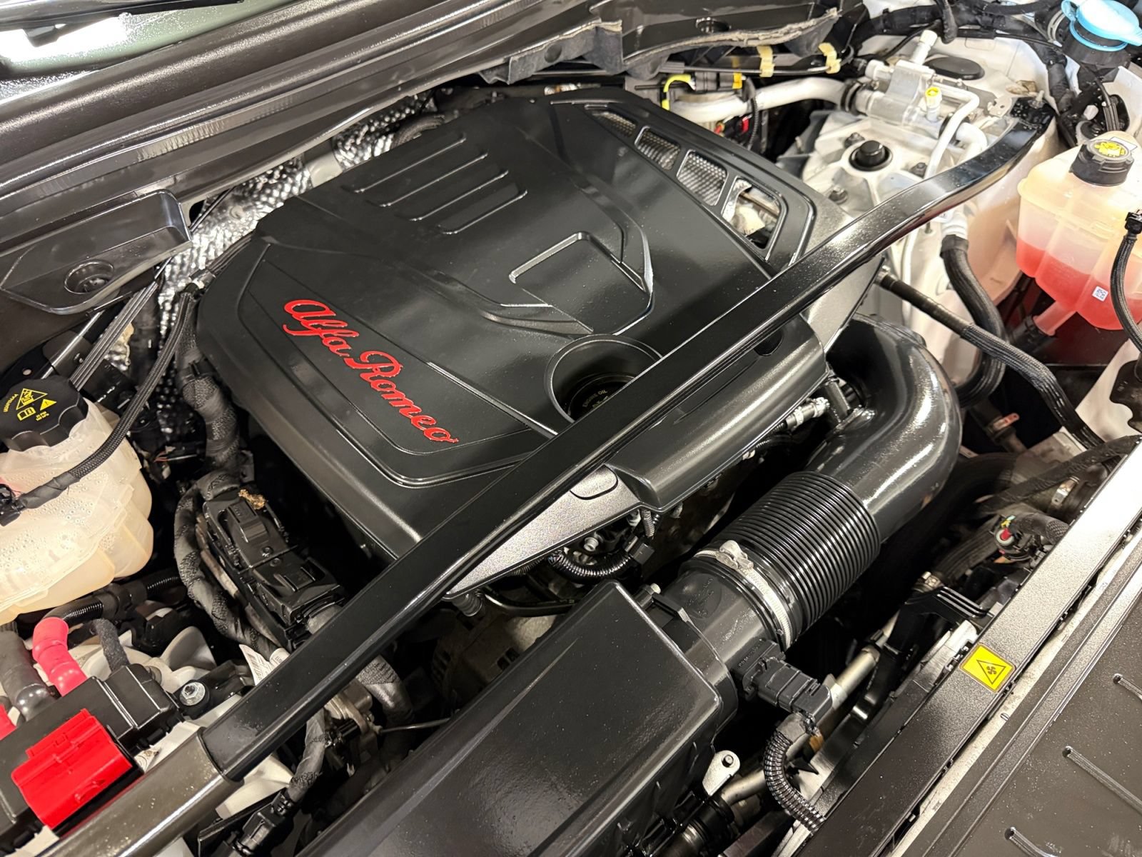 Used 2022 Alfa Romeo Stelvio Veloce AWD/4WD image 44