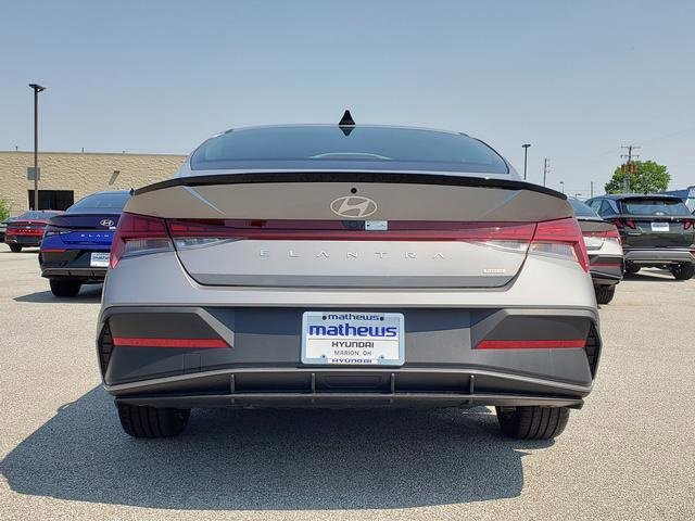 New 2025 Hyundai Elantra SEL image 4