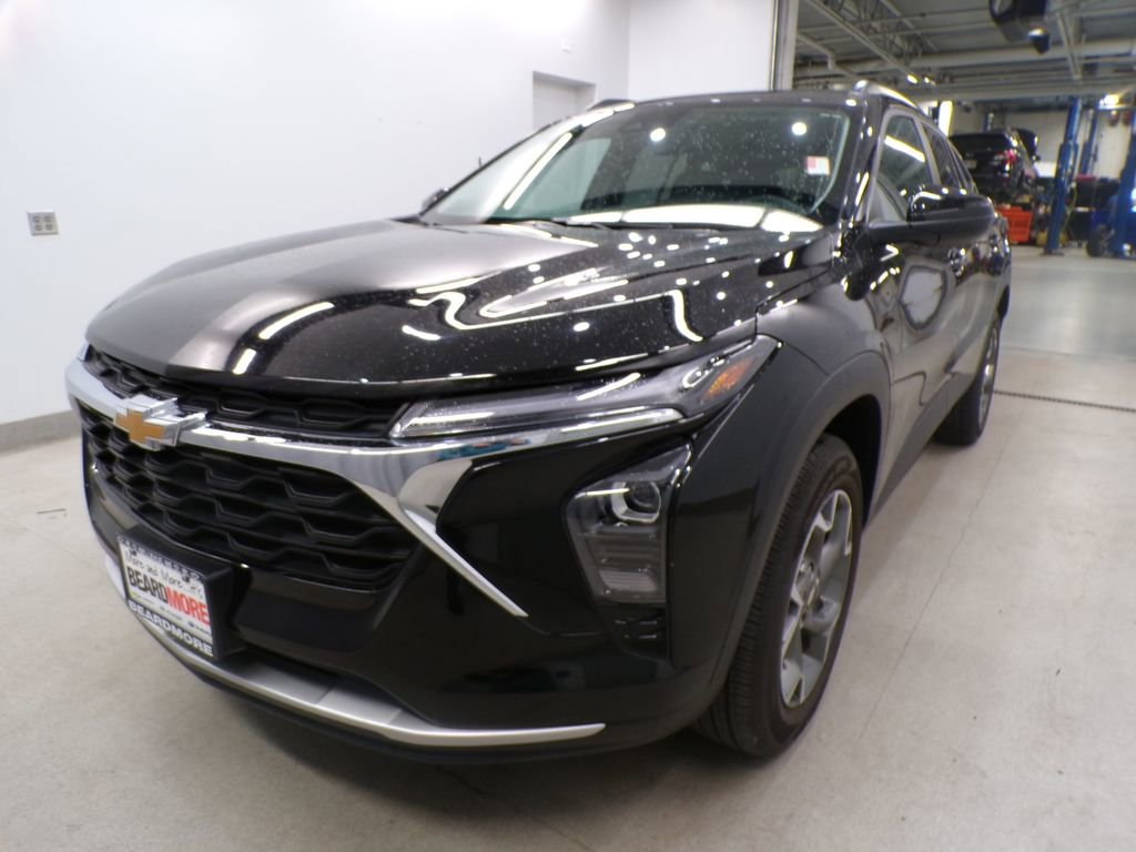 Used 2025 Chevrolet Trax LT w/ Driver Confidence Package FWD image 1