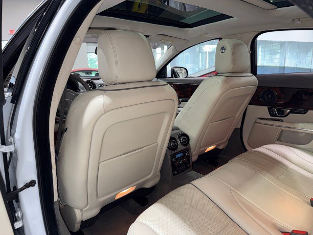Used 2016 Jaguar XJ R-Sport RWD image 11