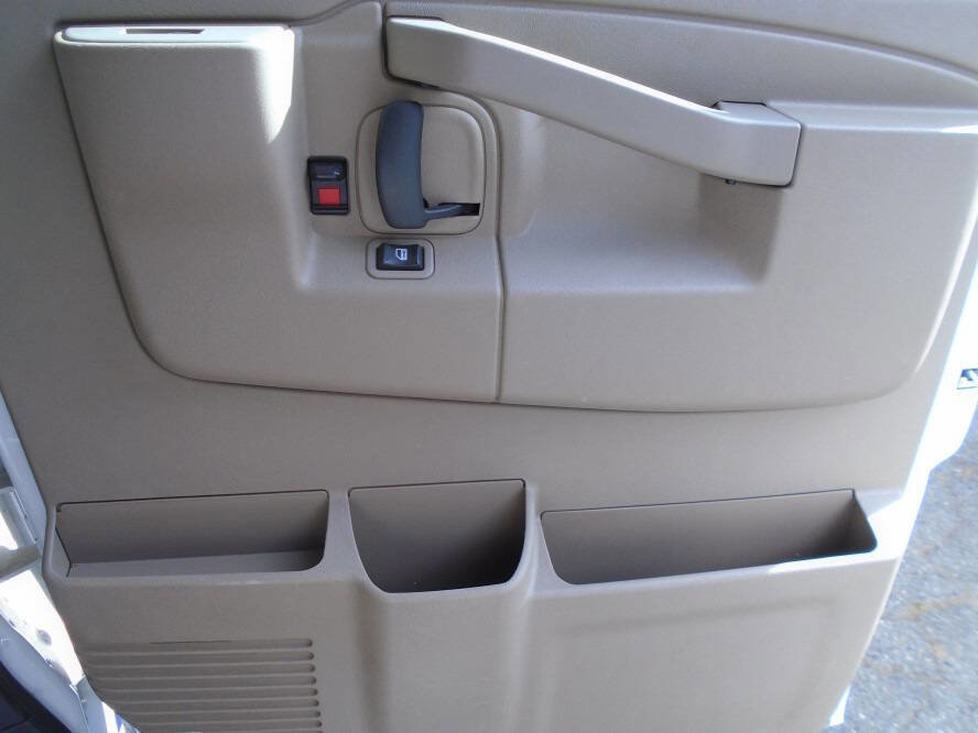 Used 2019 Chevrolet Express 4500 w/ RV Package RWD image 43