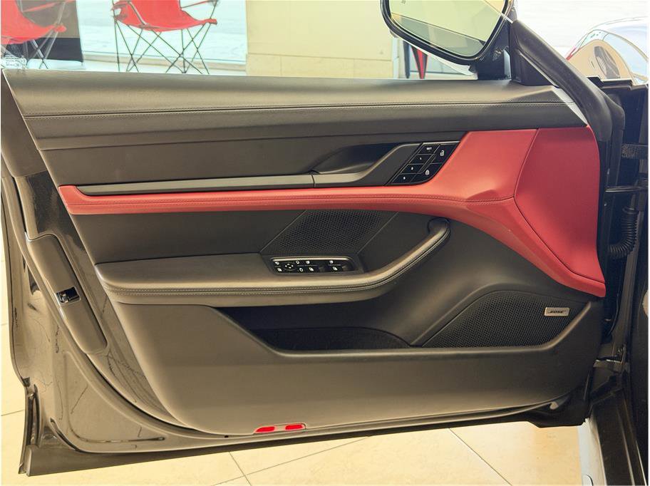Used 2020 Porsche Taycan AWD/4WD image 10
