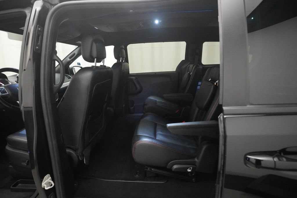 Used 2018 Dodge Grand Caravan GT FWD image 16