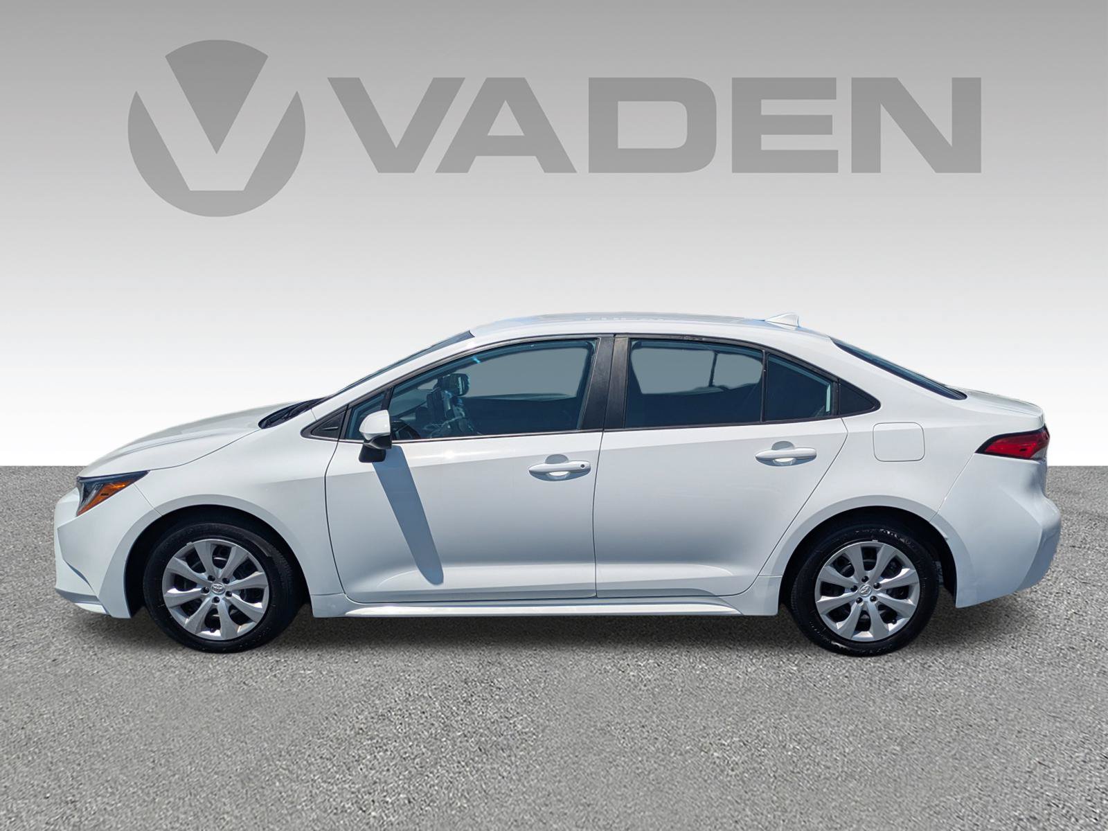 Used 2025 Toyota Corolla LE FWD image 25