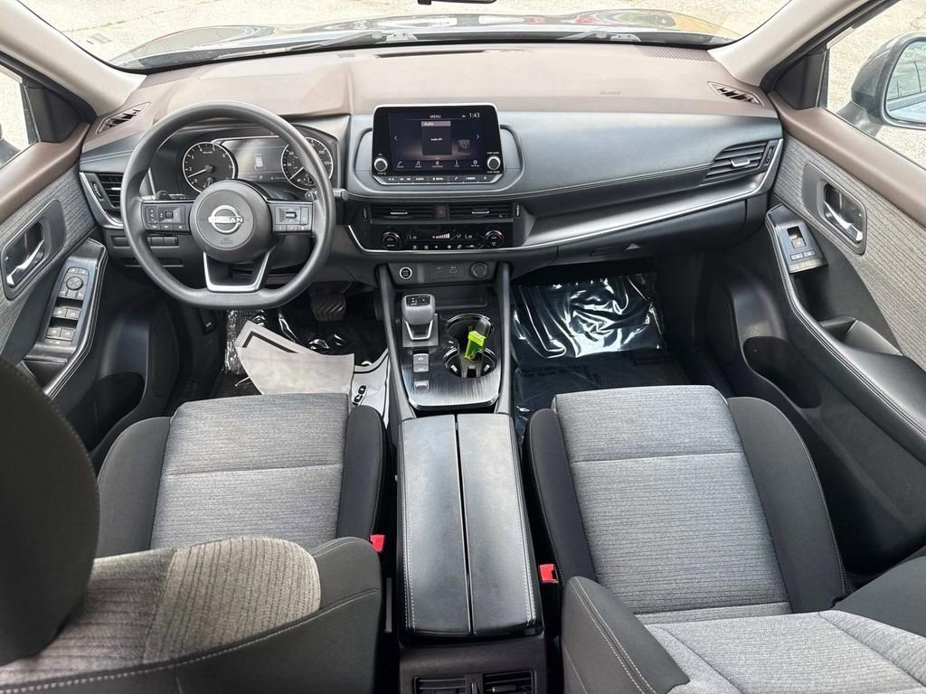 Used 2023 Nissan Rogue SV image 14