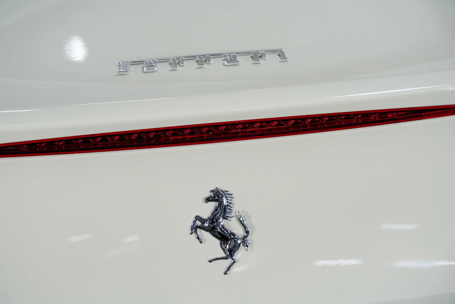 Used 2016 Ferrari California T RWD image 22