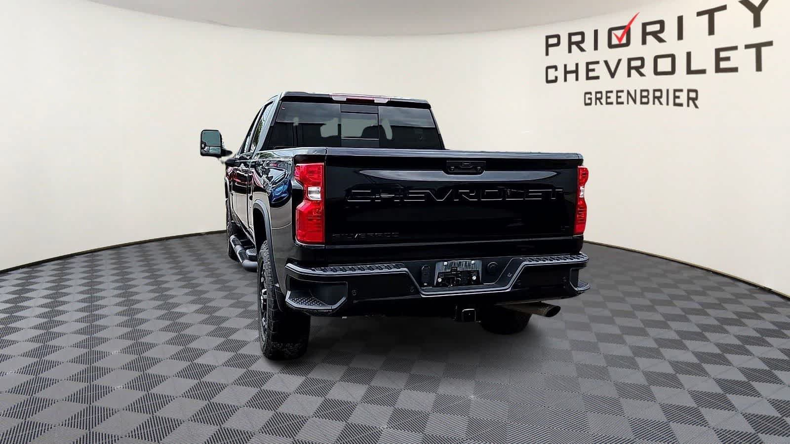 Used 2023 Chevrolet Silverado 2500 LT w/ Midnight Edition AWD/4WD image 7