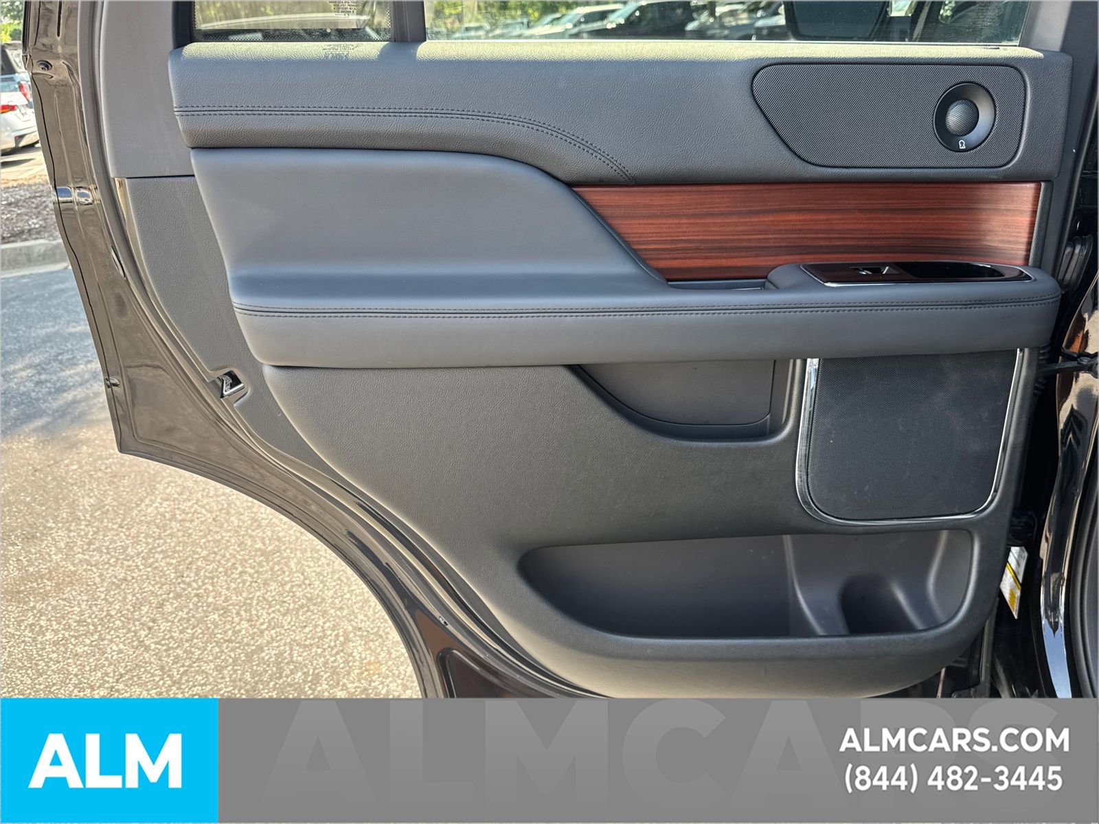 Used 2024 Lincoln Navigator Reserve w/ Monochromatic Package image 28