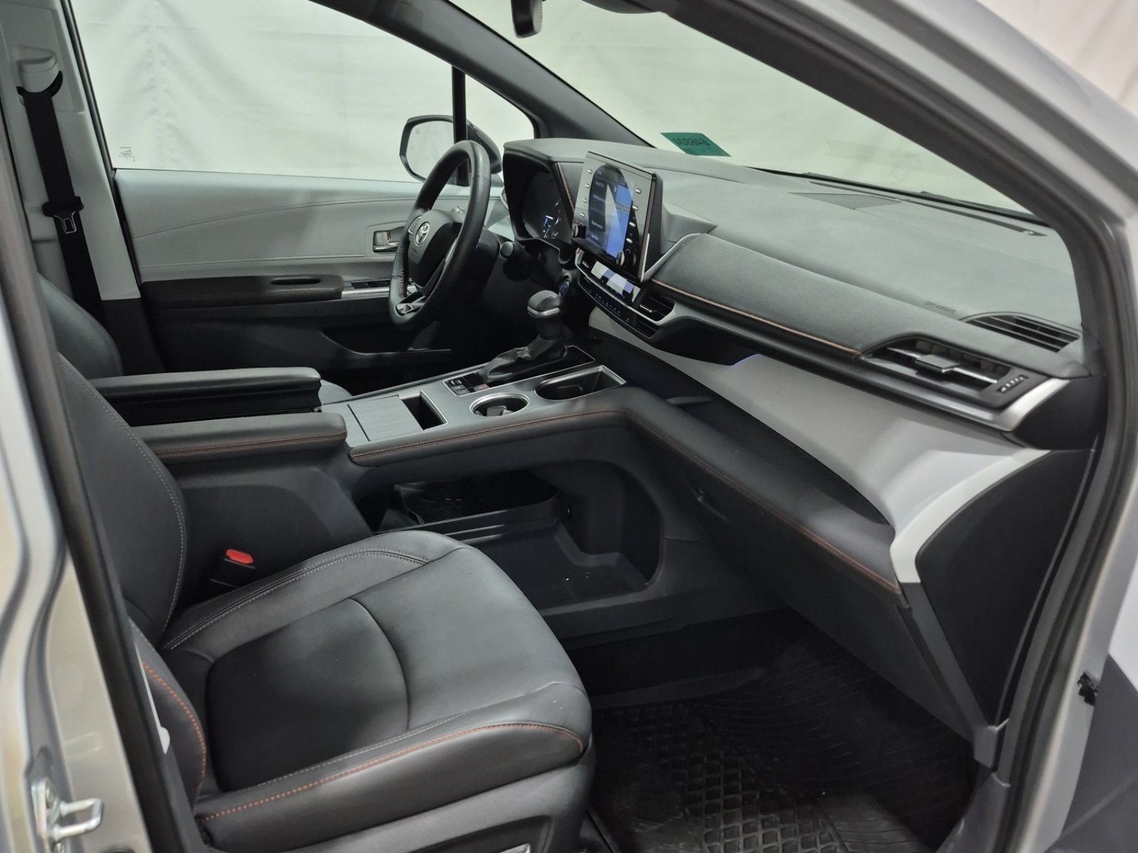 Used 2023 Toyota Sienna XSE AWD/4WD image 12