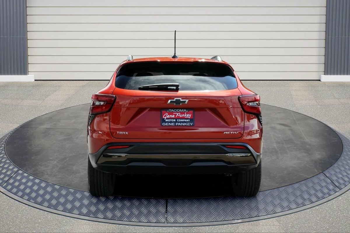 Used 2024 Chevrolet Trax ACTIV w/ Sunroof Package FWD image 6
